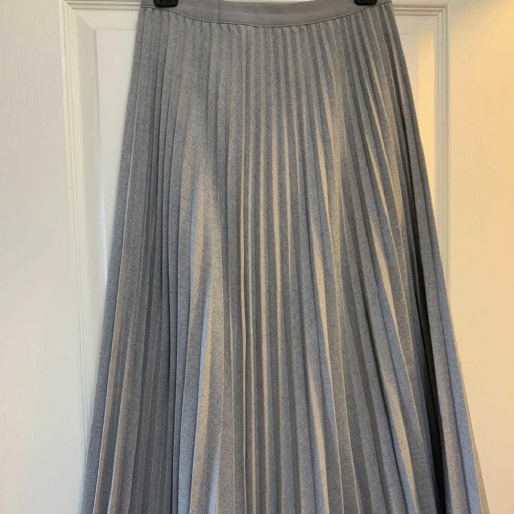 Babaton Light Gray A-Line Pleated Skirt